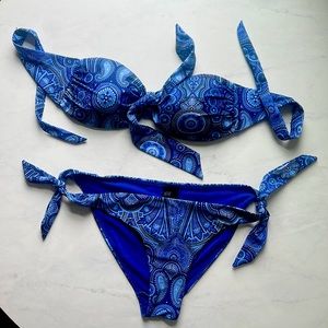 H&M Two Piece Blue Patterned Swimsuit 💙💙 like new